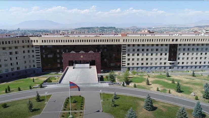 სომხეთში აცხადებენ, რომ სიუნიქის რეგიონში აზერბაიჯანის არმიის ქვედანაყოფმა ექსკავატორს ცეცხლი გაუხსნა, ბაქოში ბრალდებას უარყოფენ