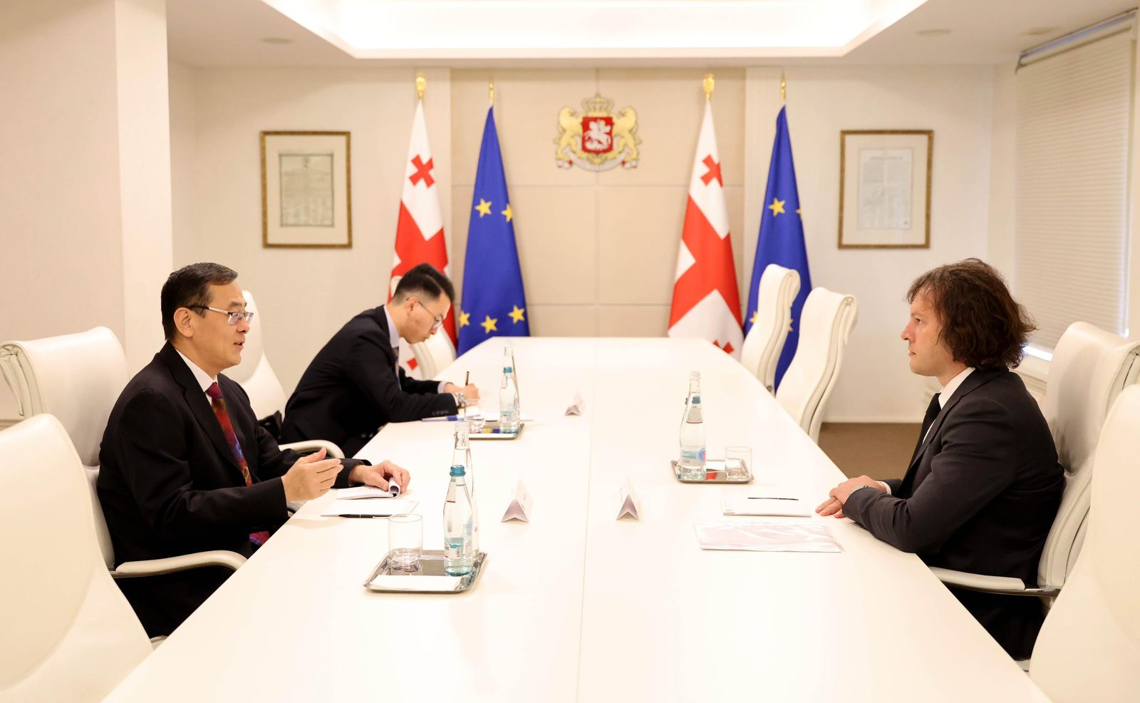 ირაკლი კობახიძე საქართველოში ჩინეთის ელჩს, ჭოუ ციენს შეხვდა