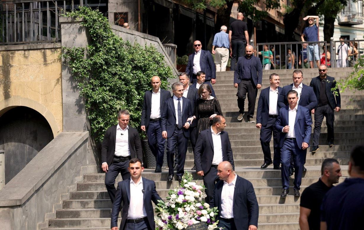 ბიძინა ივანიშვილმა და ეკატერინე ხვედელიძემ ელდარ შენგელაიას ოჯახის წევრებს მიუსამძიმრეს