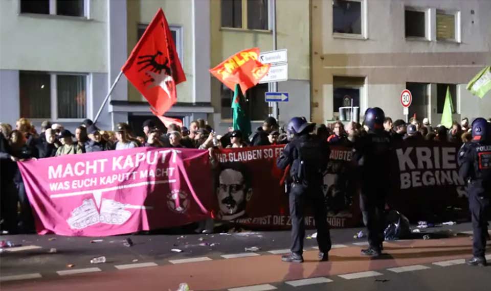 გერმანიის ქალაქ კელნში, ომის საწინააღმდეგო აქციაზე სამართალდამცველებსა და აქციის მონაწილეებს შორის დაპირისპირება მოხდა, პოლიციამ რამდენიმე ადამიანი დააკავა