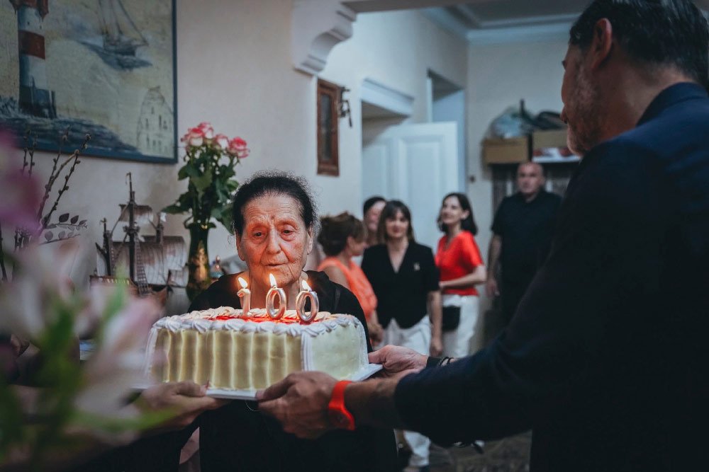კახა კალაძემ ნათელა ვაშაკიძეს 100 წლის იუბილე მიულოცა