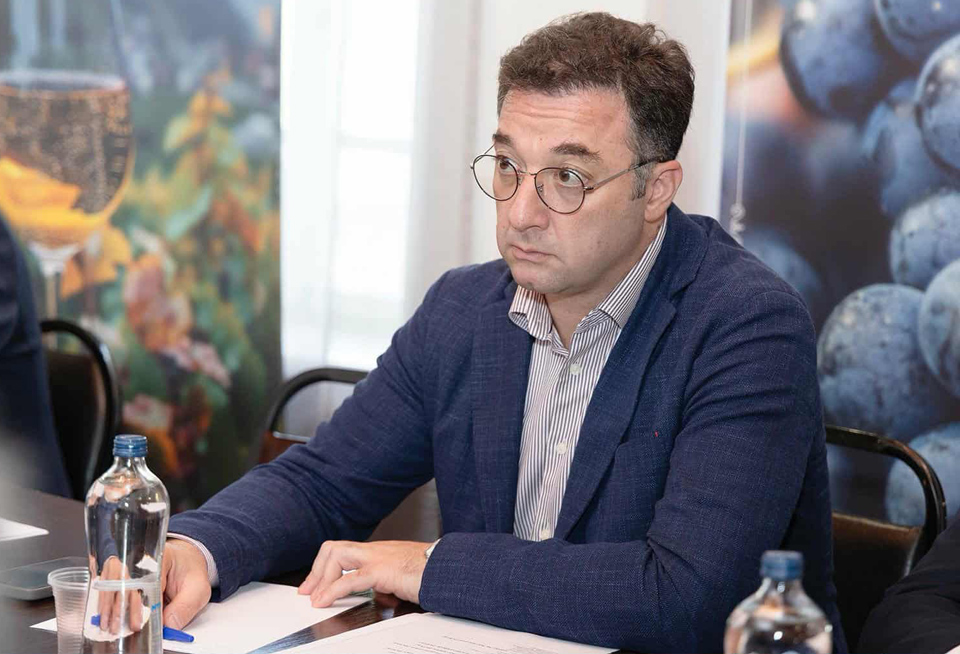 დავით სონღულაშვილი - ამ ეტაპზე გადამუშავებული ყურძნიდან უდიდესი წილი კონდიციური და ჯანსაღია, რაც ნიშნავს, რომ 2025 წლის მოსავლის ქართული ღვინო საუკეთესო იქნება 