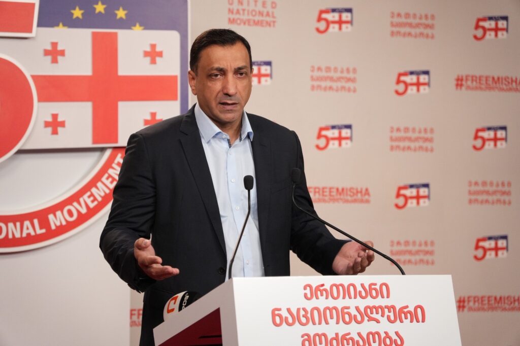 ლევან ბეჟაშვილი - 4 ოქტომბერი არის საერთო-სახალხო პროტესტის დღე, დიქტატორული რეჟიმი უნდა დასრულდეს და ხალხმა ძალაუფლება, კონსტიტუციის შესაბამისად, უნდა აიღოს საკუთარ ხელში
