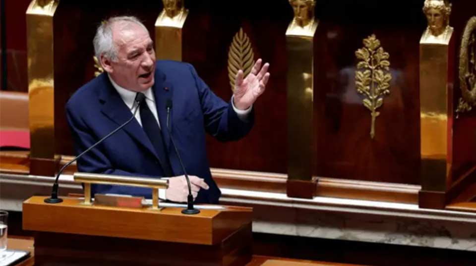 საფრანგეთის ეროვნულ ასამბლეაში მთავრობისადმი ნდობის გამოცხადების საკითხს განიხილავენ
