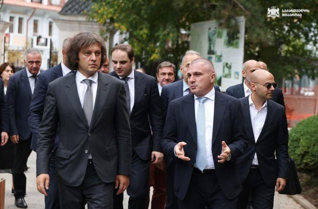 ირაკლი კობახიძე ბორჯომის ცენტრალური პარკის რეაბილიტაციას გაეცნო