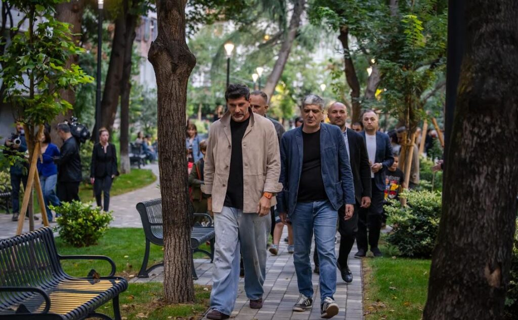 კახა კალაძემ ცინცაძის ქუჩაზე ახლად რეაბილიტირებული სკვერები დაათვალიერა