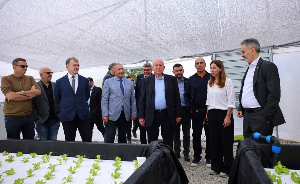 საქართველოში ვიზიტის ფარგლებში ისრაელის სოფლის მეურნეობის მინისტრმა წილკანში თანამედროვე ტექნოლოგიით აღჭურვილი სათბური დაათვალიერა