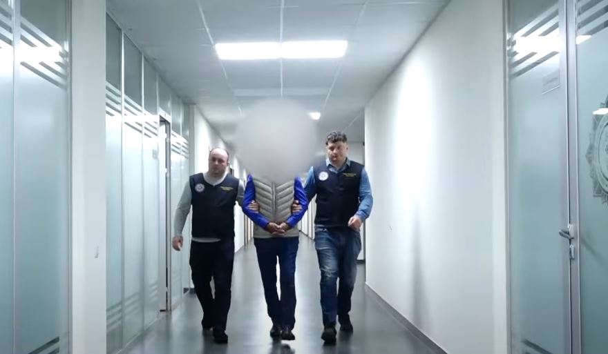სამართალდამცველებმა განზრახ მკვლელობის მცდელობისთვის 2021 წლიდან ძებნილი პირი დააკავეს