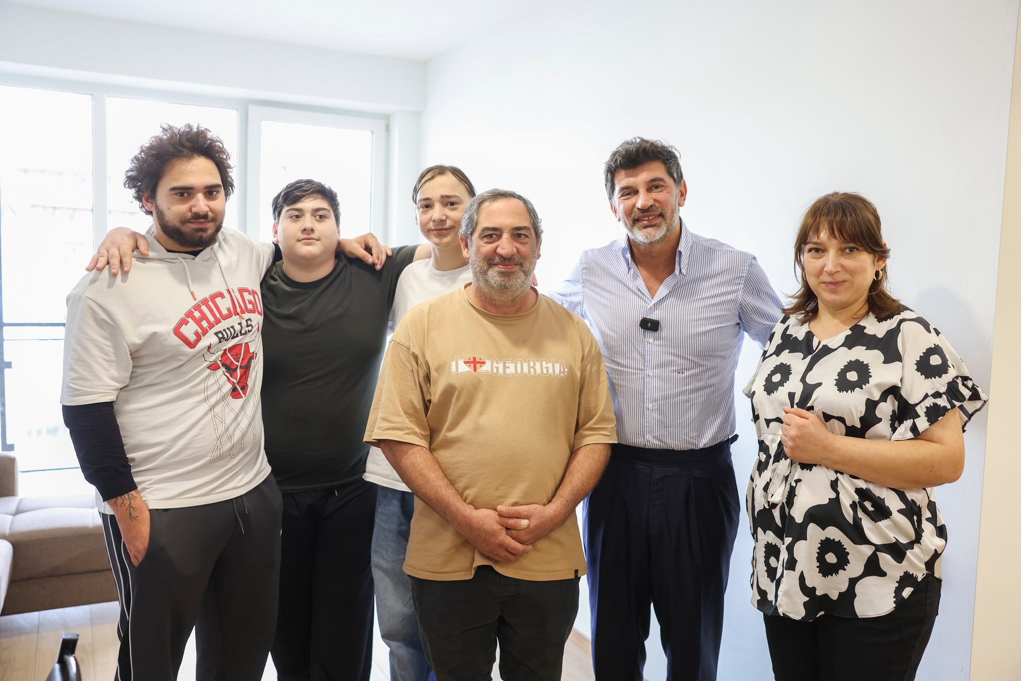 თბილისის მერიამ ნინუების ხუთსულიან ოჯახს სოციალური საცხოვრისი გადასცა