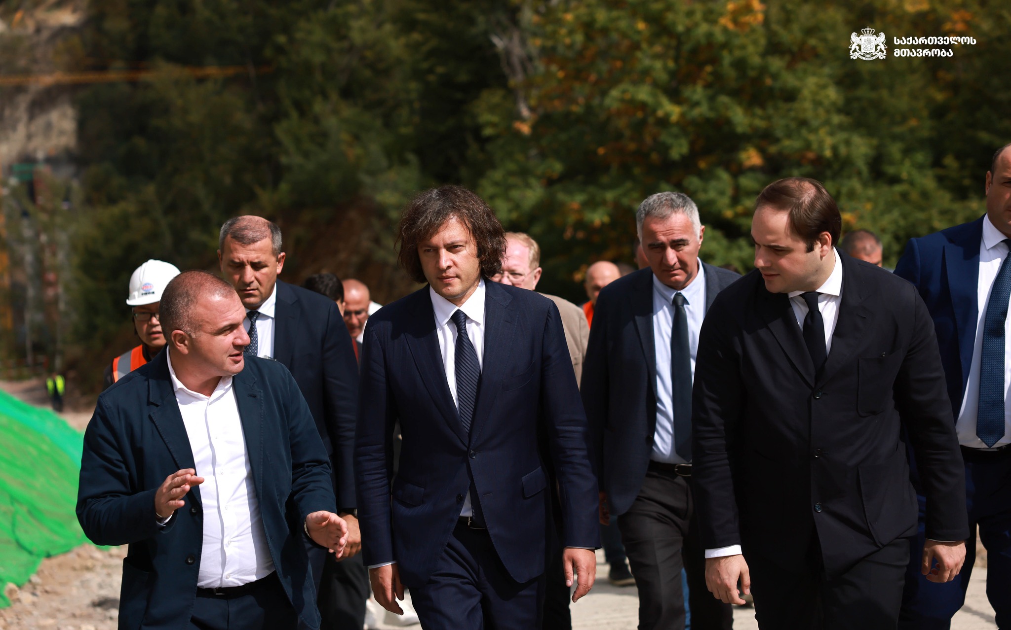 ირაკლი კობახიძემ, ინფრასტრუქტურის მინისტრთან, რევაზ სოხაძესთან ერთად, ქვეშეთი-კობის ხიდის მშენებლობა დაათვალიერა