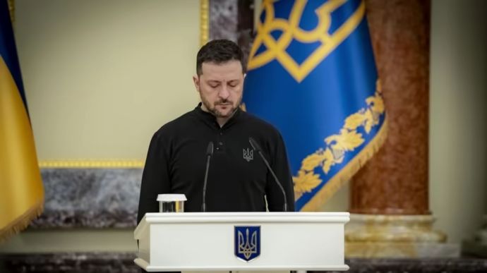 „პოლიტიკო“ - დასავლეთი შეშფოთებულია ვოლოდიმირ ზელენსკის მიერ ძალაუფლების მონოპოლიზაციის სურვილით
