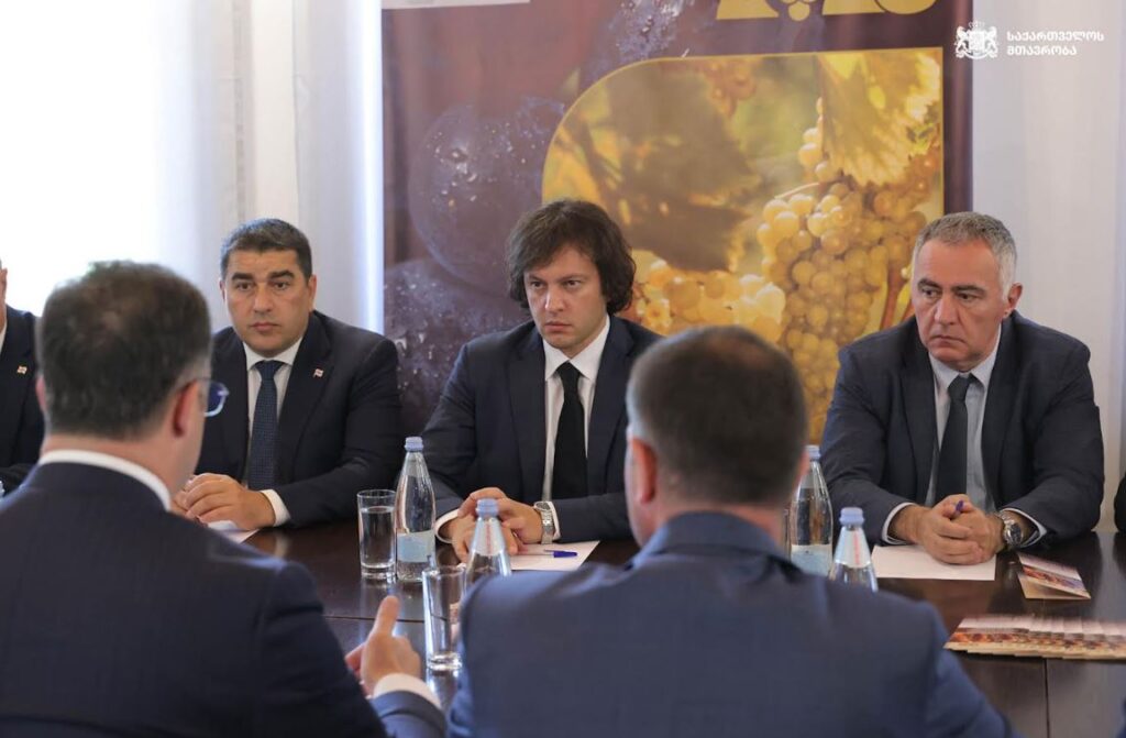 საქართველოს პრემიერ-მინისტრი საკოორდინაციო შტაბში რთველის მიმდინარეობის პროცესს გაეცნო