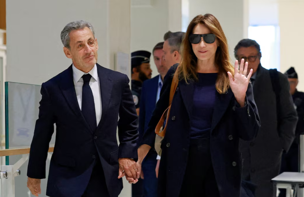პარიზის სასამართლომ ნიკოლა სარკოზი მუამარ კადაფისგან მილიონობით ევროს უკანონოდ მიღების საქმეზე დამნაშავედ ცნო, თუმცა ყველა სხვა ბრალდებაში გაამართლა