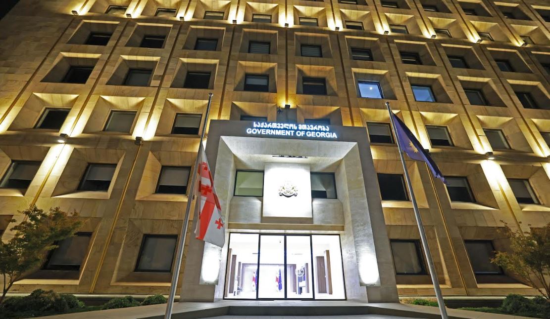 სოხუმის დაცემის დღესთან დაკავშირებით და აფხაზეთის ომში დაღუპულთა ხსოვნის პატივის მიგების მიზნით, მთავრობის ადმინისტრაციის შენობაზე სახელმწიფო დროშა დაეშვა