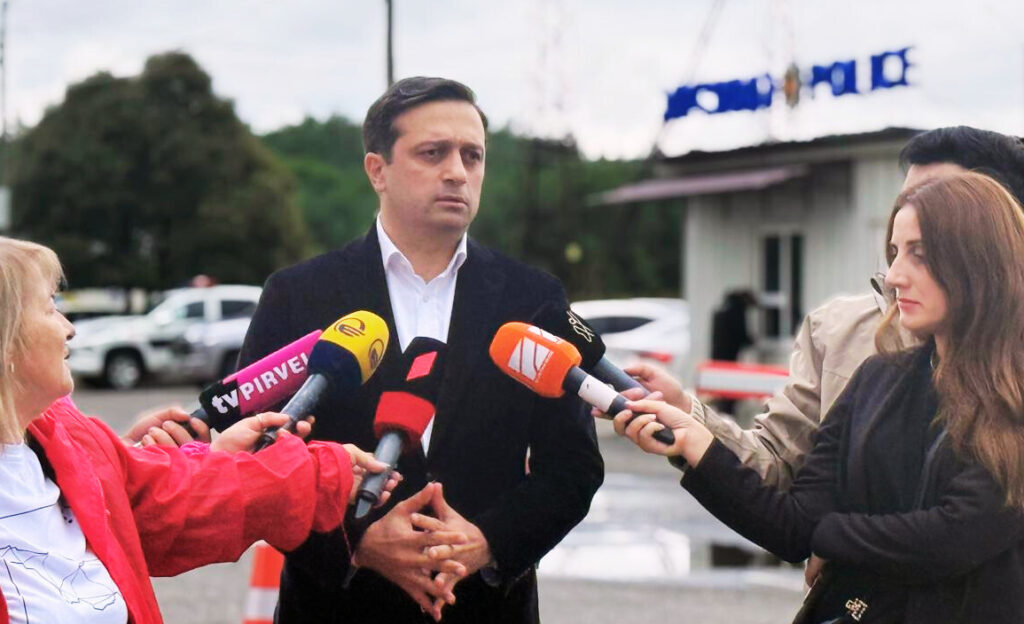 ლევან იოსელიანი – მინდა, მივმართო ჩვენს აფხაზ ძმებს და დებს, რომლებიც ენგურის ხიდის მეორე მხარეს ცხოვრობენ, მხოლოდ მშვიდობით დავიბრუნებთ ომით დაკარგულ ერთმანეთისადმი ნდობას