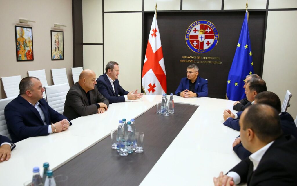 სახელმწიფო უსაფრთხოების სამსახურის უფროსმა დაზვერვის სააგენტოს თანამშრომლებს სააგენტოს ახალი ხელმძღვანელი ვლადიმერ კონსტანტინიდი წარუდგინა