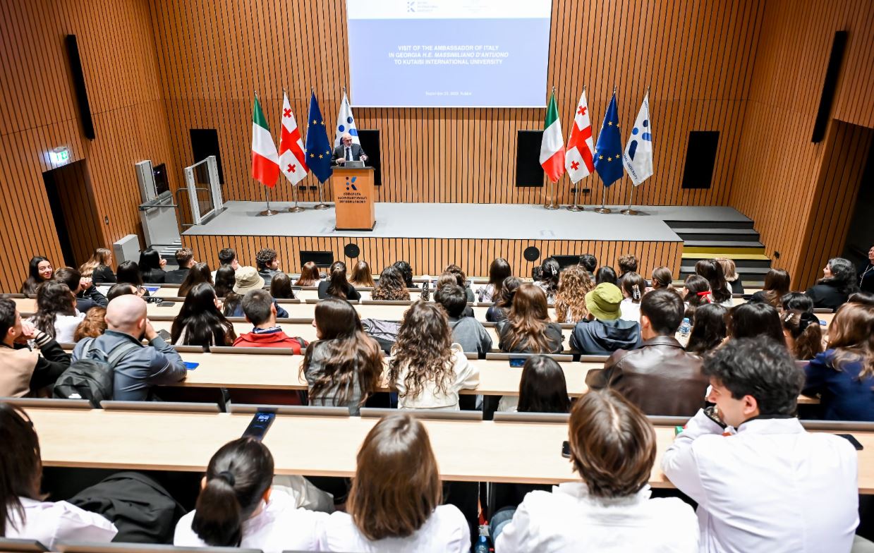 ქუთაისის საერთაშორისო უნივერსიტეტმა იტალიის ელჩს და საელჩოს დელეგაციას უმასპინძლა