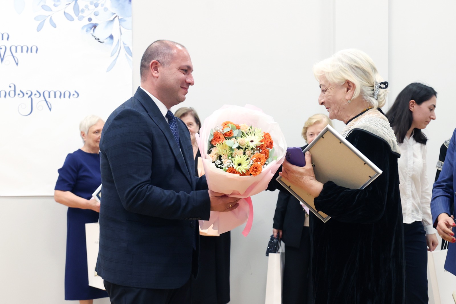 ბათუმში ღვაწლმოსილი პედაგოგების დაჯილდოების ღონისძიება გაიმართა
