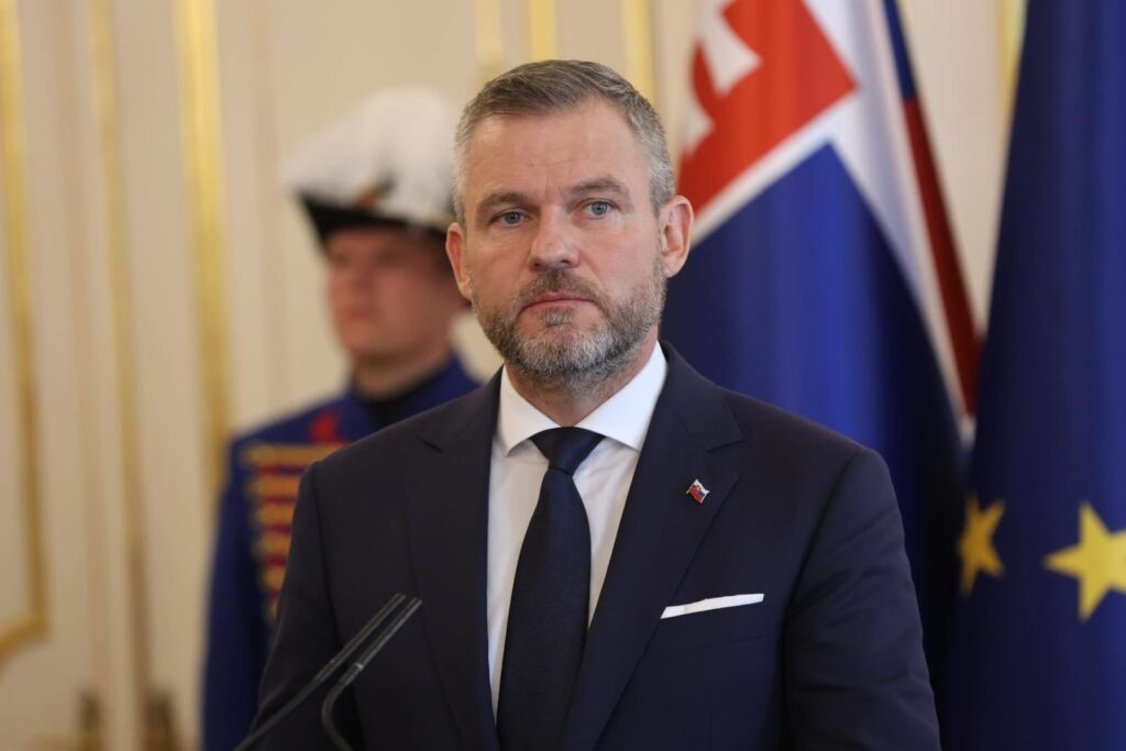 სლოვაკეთის პრეზიდენტმა ხელი მოაწერა საკონსტიტუციო ცვლილებას, რომელიც მხოლოდ ორი სქესის არსებობას ადგენს, ასევე  ამკაცრებს შვილის აყვანის წესებს