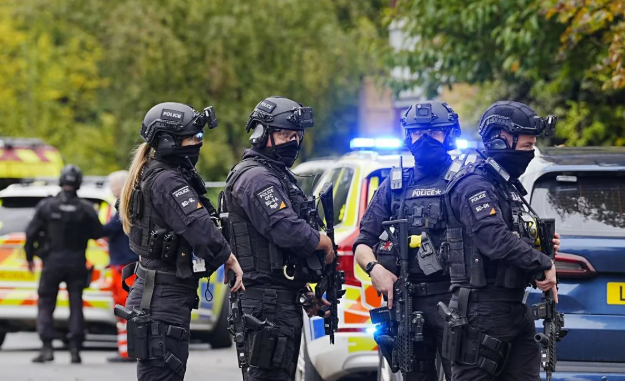 მანჩესტერში სინაგოგასთან თავდასხმის შედეგად ერთი მოქალაქე სავარაუდოდ პოლიციის მიერ ნასროლ ტყვიას ემსხვერპლა