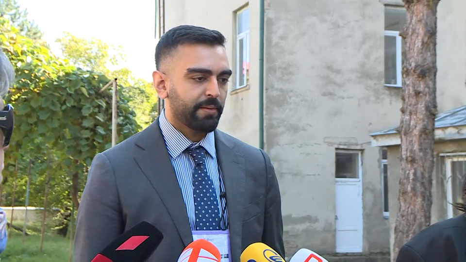 დამკვირვებელი ჯეი პატელი - ჯერ არ გვინახავს დარღვევის არავითარი ინციდენტი, პროცესი შეუფერხებლად, სხვა ქვეყნების პრაქტიკის შესაბამისად მიმდინარეობს