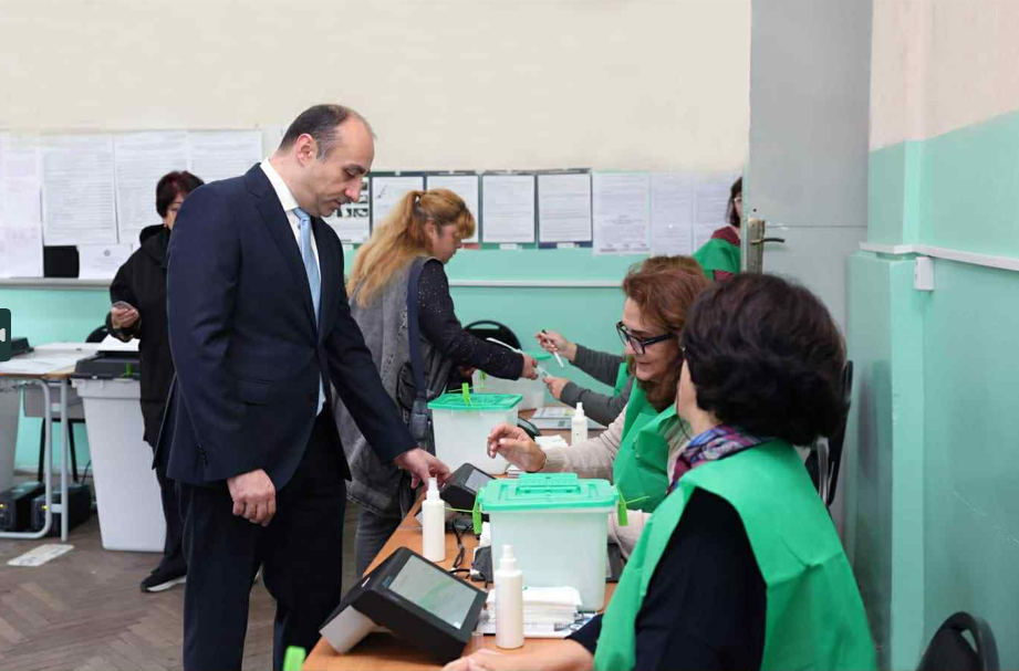 შინაგან საქმეთა მინისტრმა არჩევნებში მიიღო მონაწილეობა
