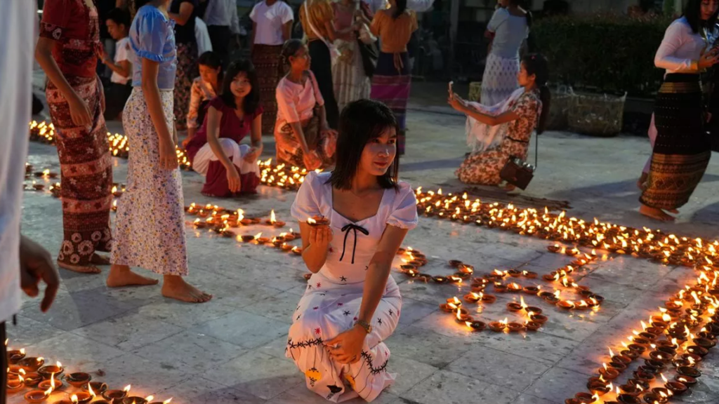 მიანმარში, ბუდისტურ ფესტივალზე პარაპლანით ბომბები ჩამოყარეს, დაიღუპა, სულ მცირე, 24 ადამიანი