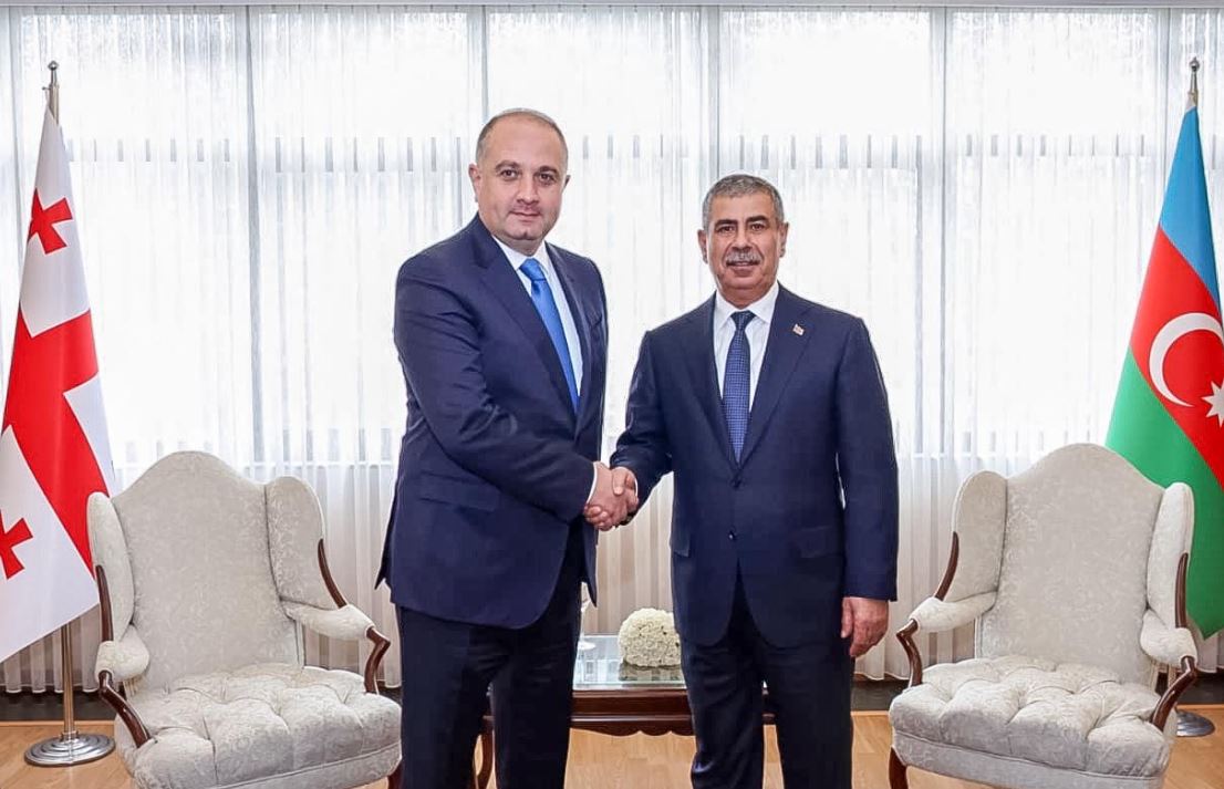 თავდაცვის სამმხრივი მინისტერიალის ფარგლებში, ირაკლი ჩიქოვანი აზერბაიჯანის თავდაცვის მინისტრ ზაქირ ჰასანოვს შეხვდა