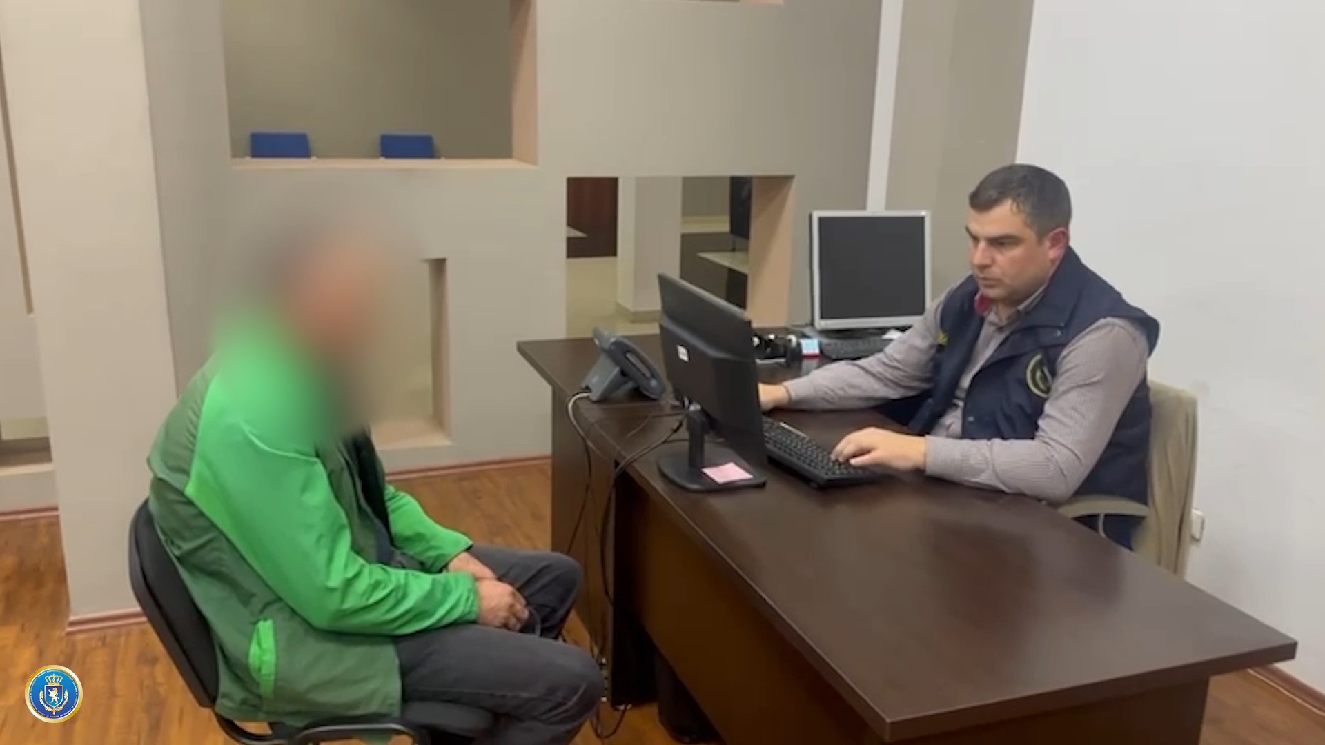 საგამოძიებო სამსახურმა კომერციული მოსყიდვისა და ყალბი ოფიციალური დოკუმენტის დამზადება-გასაღების ფაქტზე სამი პირი დააკავა