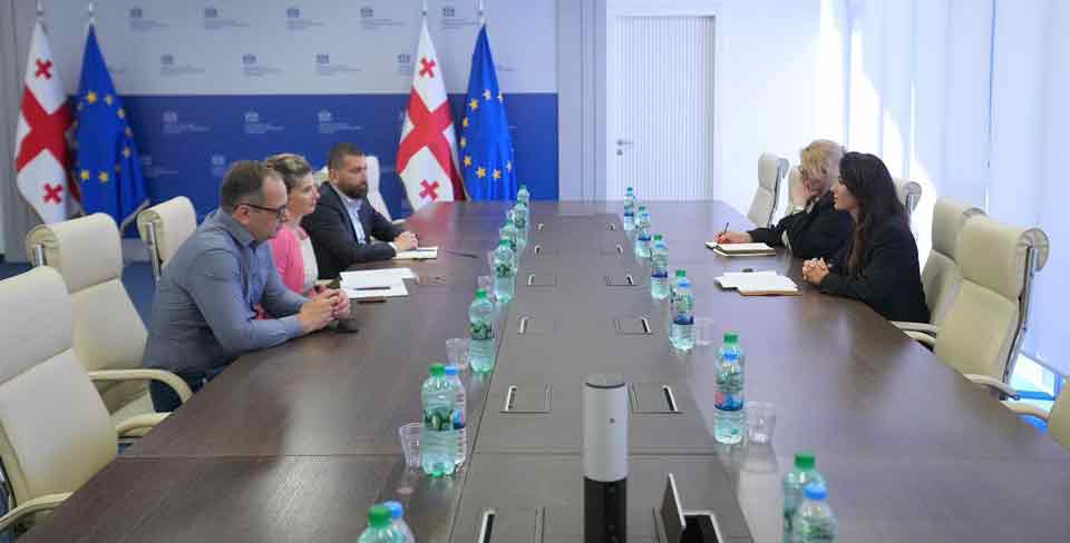 მარიამ ქვრივიშვილმა აზიის განვითარების ბანკის წარმომადგენლობის დირექტორთან მიმდინარე მსხვილი პროექტები განიხილა