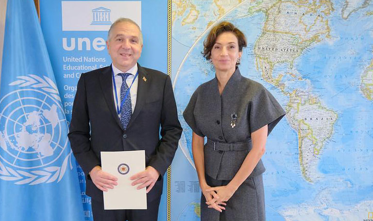 საფრანგეთში საქართველოს ელჩმა, ირაკლი ყურაშვილმა იუნესკო-ს გენერალურ დირექტორს რწმუნებათა სიგელები გადასცა