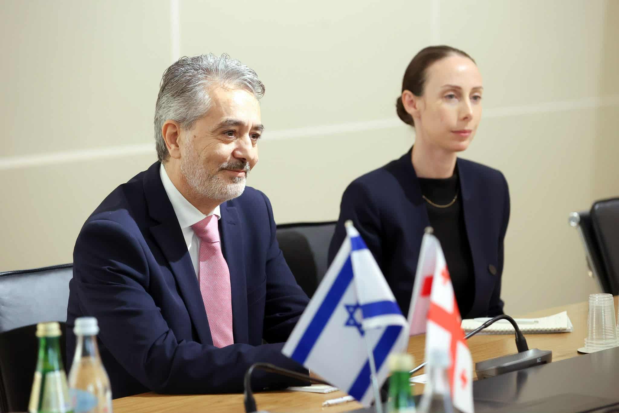 ისრაელის ელჩი - მადლობა უნდა გადავუხადოთ პრეზიდენტ ტრამპს, ისრაელის პრემიერს და ყველას, ვინც ჩართული იყო შეთანხმების მომზადებაში, ჩვენი მთავარი მიზანია ჩვენი მოქალაქეებისთვის უსაფრთხო დღეების დაბრუნება