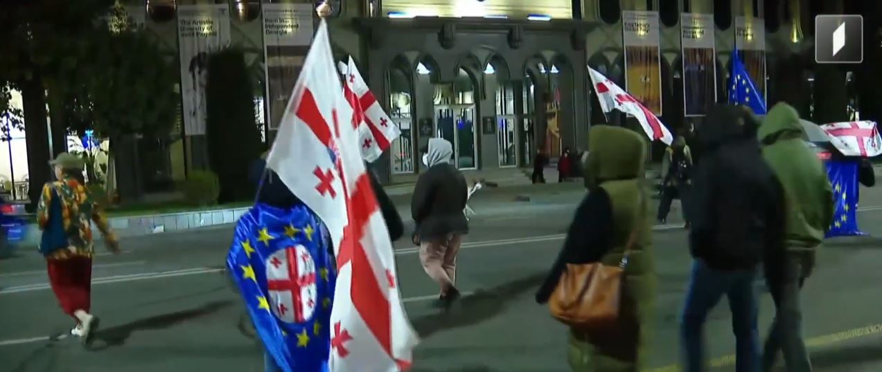 შსს-ს გამაფრთხილებელი განცხადების შემდეგ აქციის მონაწილეებმა რუსთაველის გამზირზე საავტომობილო გზა გაათავისუფლეს