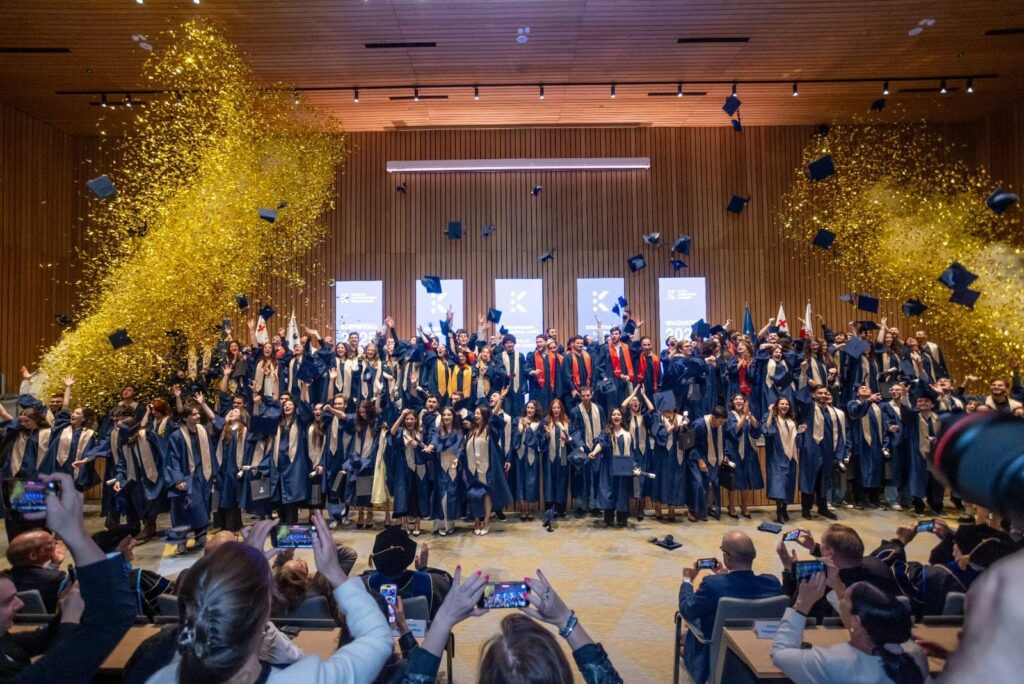 ქუთაისის საერთაშორისო უნივერსიტეტში კურსდამთავრებულთა მეორე გამოსაშვები ცერემონია გაიმართა