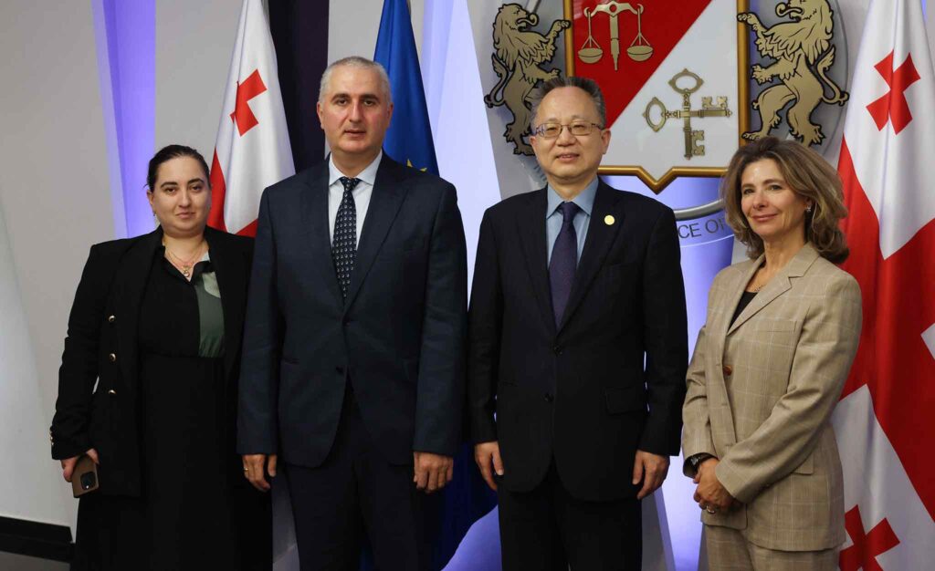 ფინანსთა მინისტრი ლაშა ხუციშვილი აზიის განვითარების ბანკის ვიცე-პრეზიდენტს შეხვდა