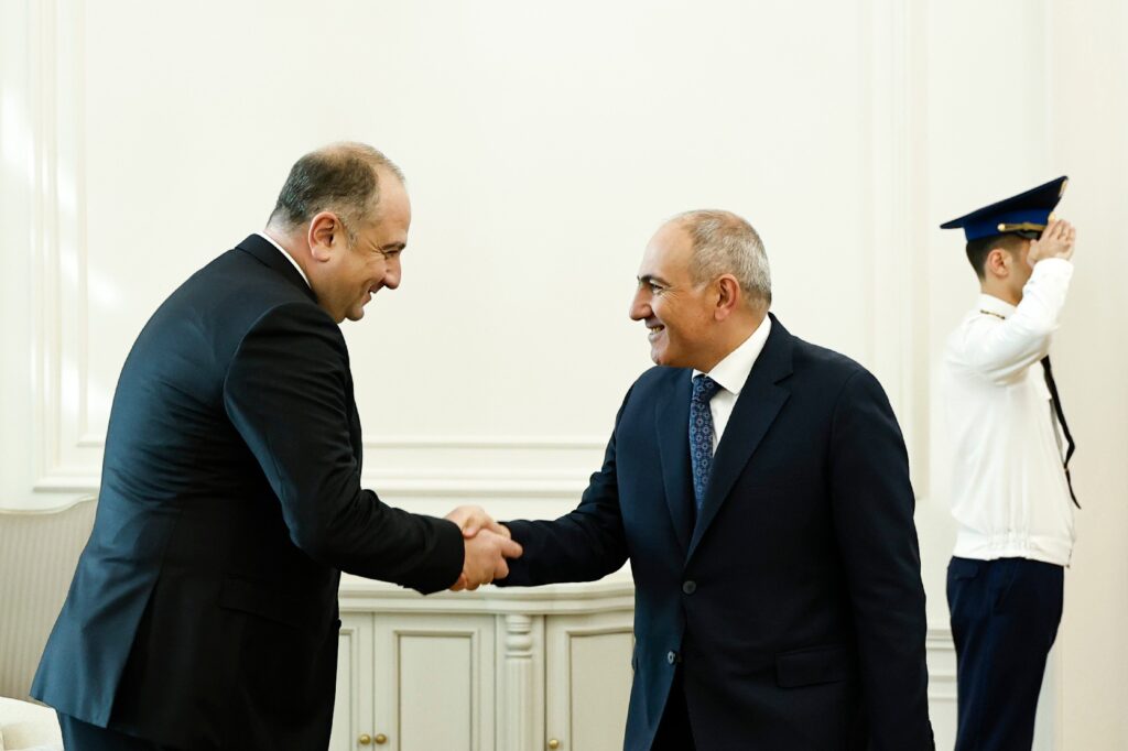 ოფიციალური ვიზიტის ფარგლებში ირაკლი ჩიქოვანი ნიკოლ ფაშინიანს შეხვდა