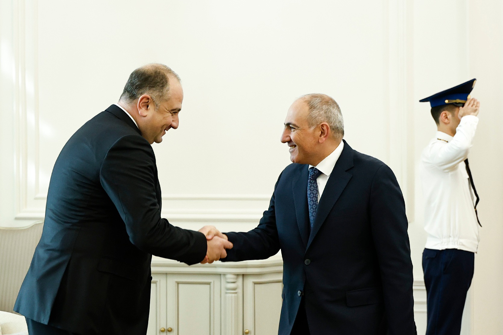 ოფიციალური ვიზიტის ფარგლებში ირაკლი ჩიქოვანი ნიკოლ ფაშინიანს შეხვდა