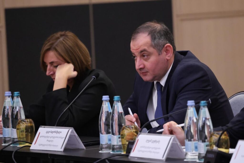 აკაკი საღირაშვილი - ახალი შესაძლებლობები იხსნება შუა დერეფნის მიმართულებით, რაც ვერ მიიღწევა კვალიფიციური კადრების გარეშე, დარწმუნებული ვართ, ეს ყველაფერი აისახება განათლების რეფორმის გეგმაში