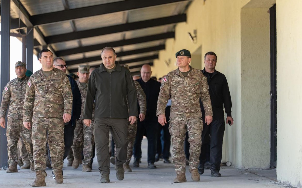 ირაკლი ჩიქოვანმა სპეციალური ოპერაციებისა და ავიაციისა და საჰაერო თავდაცვის სარდლობების სამშენებლო სამუშაოები დაათვალიერა