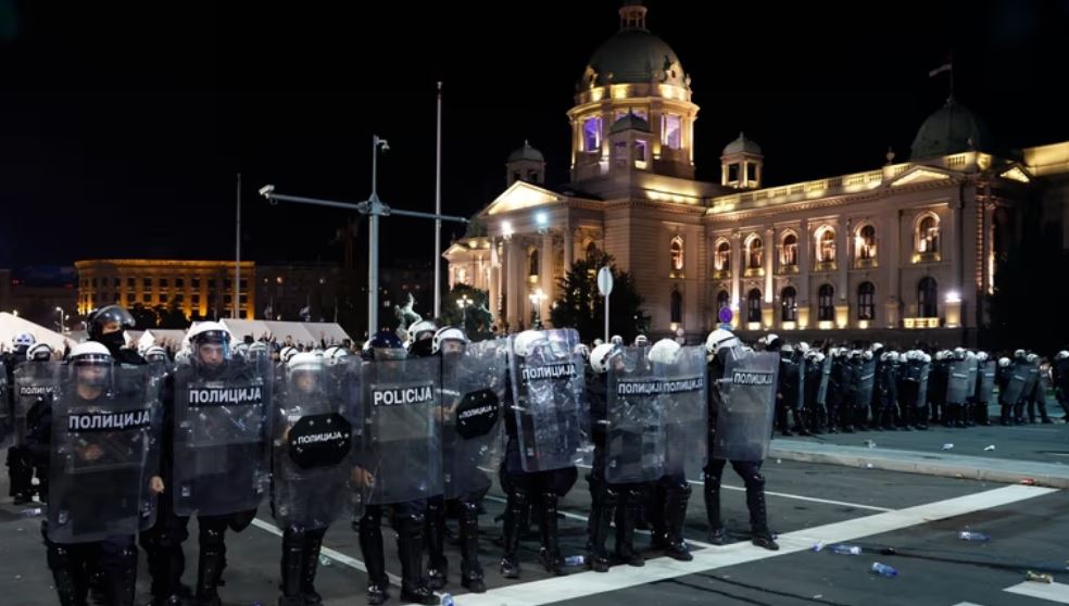 სერბეთის პრეზიდენტის, ალექსანდრ ვუჩიჩის მომხრეებსა და მოწინააღმდეგეებს შორის ბელგრადში აქციაზე დაპირისპირება მოხდა