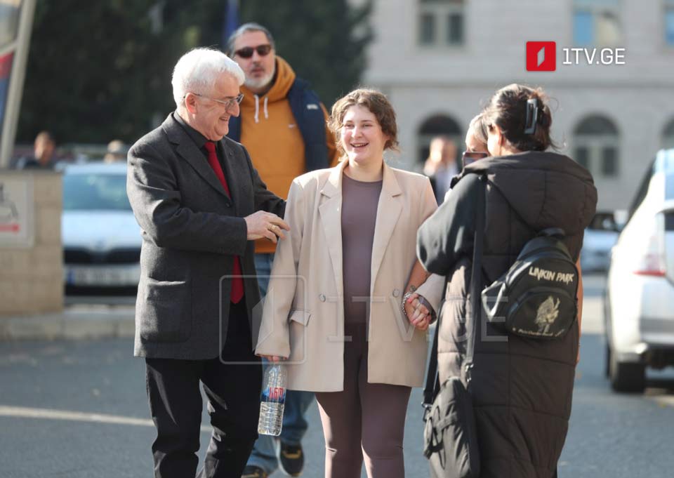საქართველოში ნარკოტიკების შემოტანის ბრალდებით დაკავებული ბრიტანეთის მოქალაქე საპროცესო შეთანხმებით გათავისუფლდა