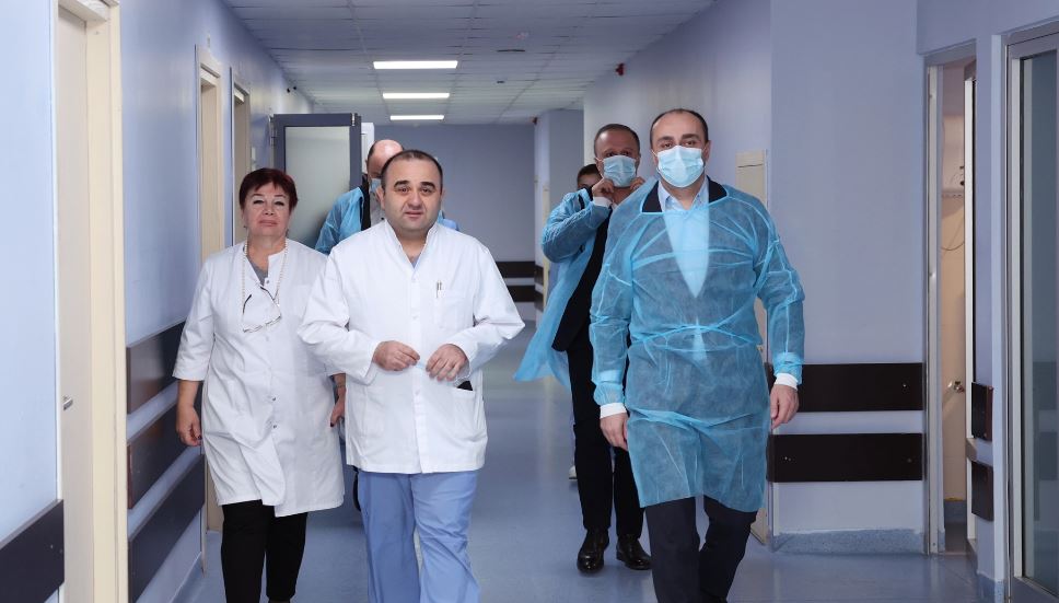 გეკა გელაძემ კახეთში საპოლიციო ღონისძიებისას დაჭრილი განსაკუთრებულ დავალებათა დეპარტამენტის თანამშრომელი მოინახულა
