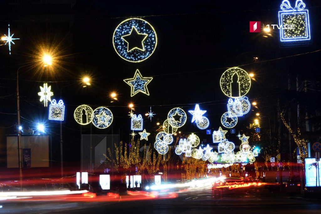 საახალწლო ილუმინაციების მოწყობის გამო დიღმის მასივში, ბორის პაიჭაძის ქუჩაზე საგზაო მოძრაობა დროებით შეიზღუდება