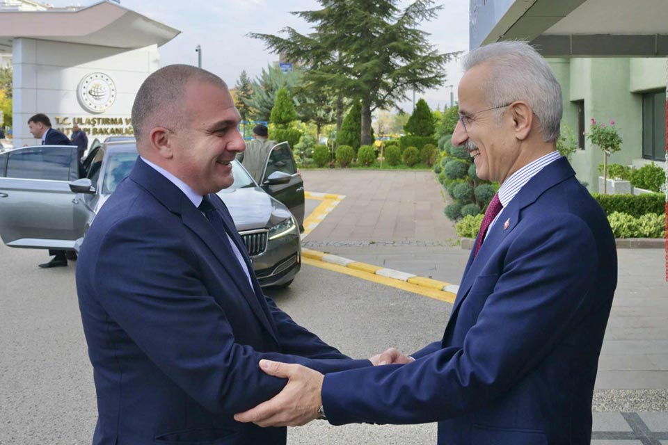 რევაზ სოხაძე თურქეთის ტრანსპორტისა და ინფრასტრუქტურის მინისტრს შეხვდა