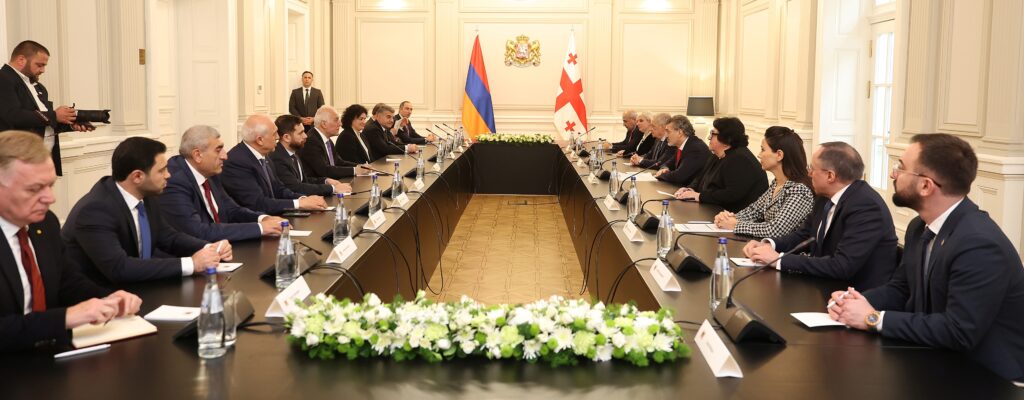 საქართველოსა და სომხეთის პრეზიდენტებს შორის გაფართოებული ფორმატის შეხვედრა გაიმართა