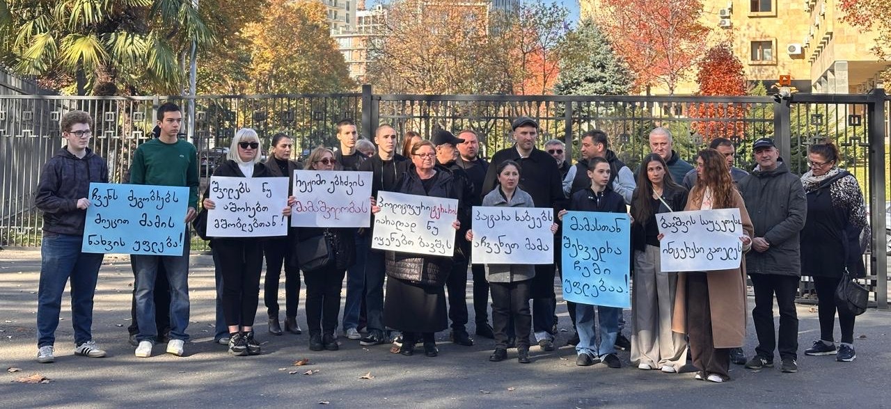 ლევან ხაბეიშვილის ოჯახის წევრებმა პროკურატურას მიმართეს, მოხდეს არასრულწლოვან შვილებთან როგორც ხანმოკლე, ასევე გრძელვადიანი პაემნის უზრუნველყოფა