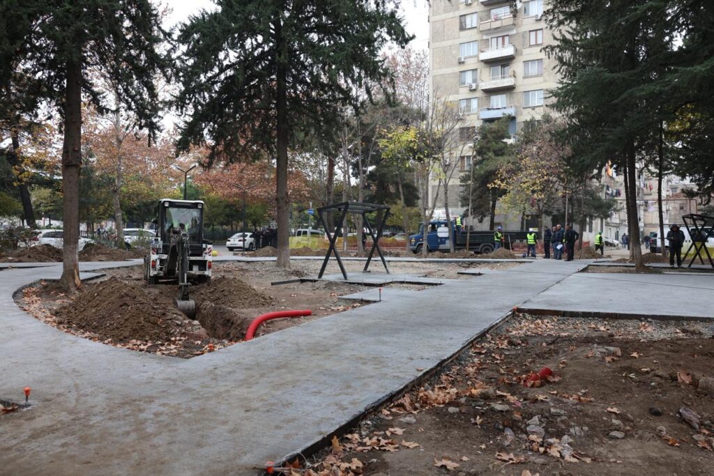კახა კალაძემ სამგორის რაიონში კიდევ ერთი რეკრეაციული სივრცის მოწყობის სამუშაოები დაათვალიერა