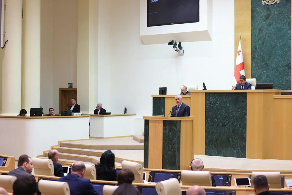 ფინანსთა სამინისტრო - 2026 წლის ბიუჯეტის პროექტის საბოლოო ვერსიაში გაზრდილია სახელმწიფო ბიუჯეტის როგორც შემოსულობების, ისე ასიგნებების მოცულობა