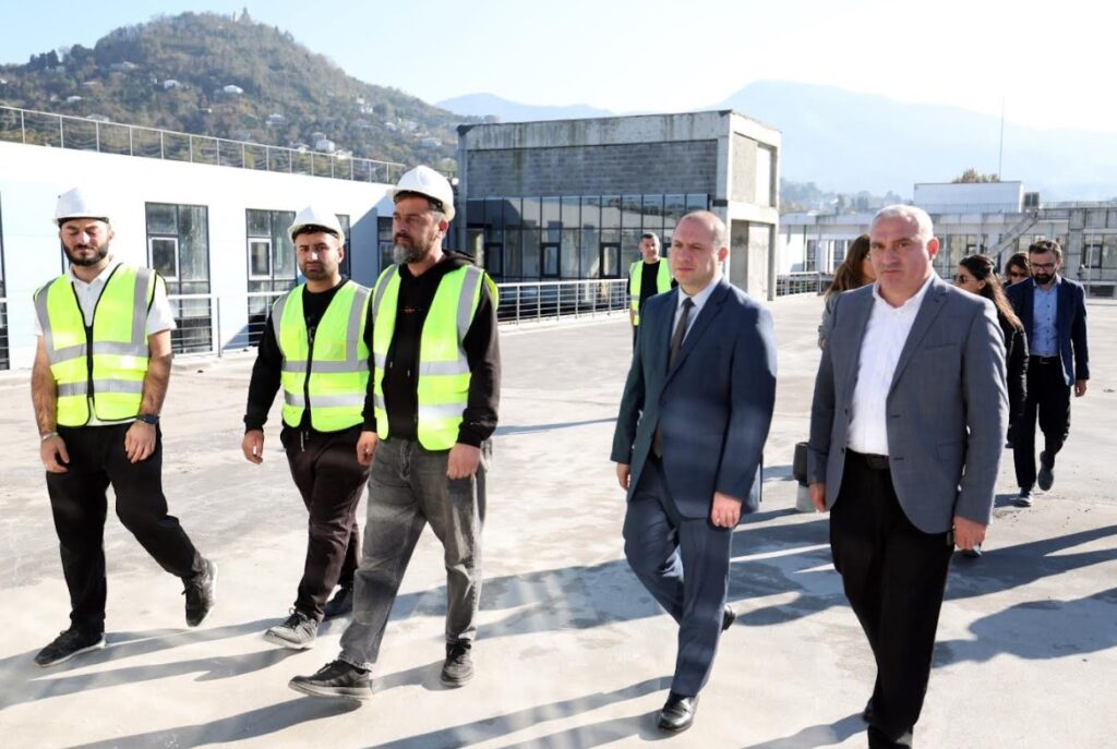 გივი მიქანაძე ქუთაისისა და ბათუმის პროფესიულ კოლეჯებში სასწავლო პროცესს გაეცნო და თანამშრომლებს შეხვდა