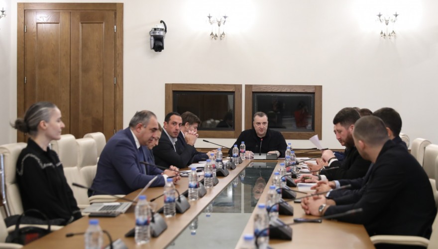 ადამიანის უფლებათა დაცვისა და სამოქალაქო ინტეგრაციის კომიტეტმა „კანონთან კონფლიქტში მყოფ არასრულწლოვანთა რეაბილიტაციისა და მხარდაჭერის შესახებ“ კანონპროექტს მეორე მოსმენით მხარი დაუჭირა